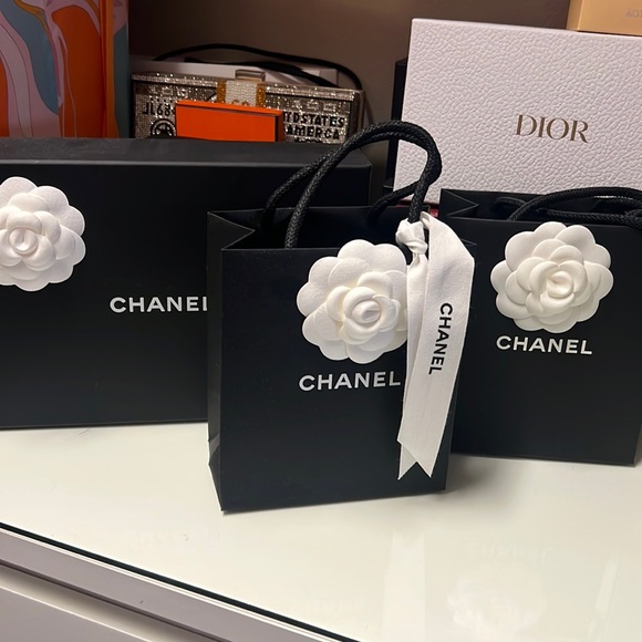 CHANEL BOXES & BAGS - Picture 1 of 1
